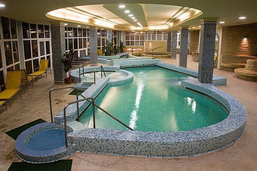 Thermal and spa hotels in Hajduszoboszlo - Apollo Thermal Hotel - indoor pools with adventure and massage elements