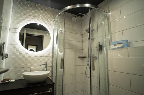 Affordable accommodation in Sopron - Palatinus Hotel - bathroom