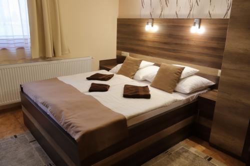 Available double room in Cserkeszolo